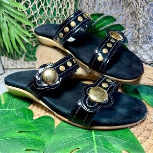 DEZARIO SLIP ON FLATS BLACK w GOLD & BRONZE ACCENTS SIZE 10 EUC